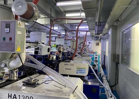 省エネおよびよい乾燥の効果の PLA のプラスチック材料のホッパー ローダー