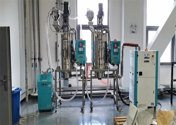 自動 30L / H プラスチック脱湿乾燥機 45C 空気出口温度 先進的な乾燥剤乾燥機