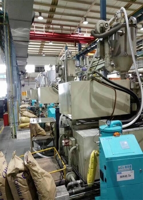 自動供給の真空の自動ローダープラスチックの微粒の樹脂のホッパー