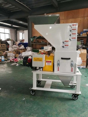 白い1.5KW低速プラスチック造粒機の粉砕機OG-1LS容量20のKg/Hの