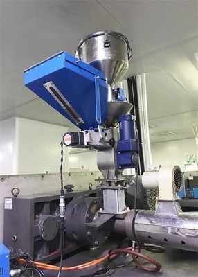 空気のプラスチック混合機械Masterbatch色の添加物の容積測定のDoser
