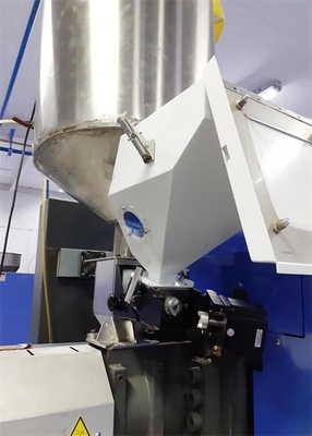 Masterbatch色のプラスチック混合機械プラスチック放出の容積測定のDoser