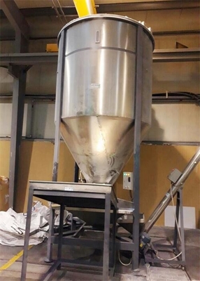 効率的な速度で混ぜるための垂直プラスチック混合機