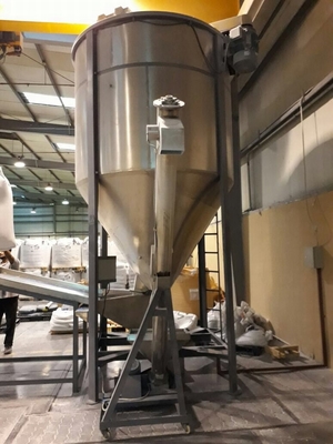 SUの微粒の薄片のための鋼鉄プラスチック自動積込み機のスクリュー給炭機のコンベヤー
