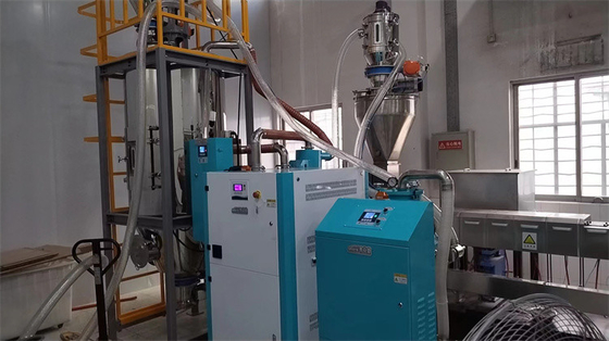 ISO標準脱湿ホッパー乾燥機 容量 40-16000L 4-40 Kw 熱力