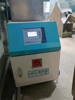 銅管模具温度制御器 50-180°C 1-5 HP 冷却力とポンプ力