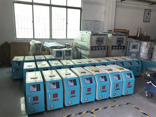 調整可能な熱伝送液体温度制御器 青と白